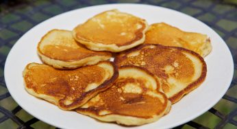 Oladi (Russian Pancakes) with Apple