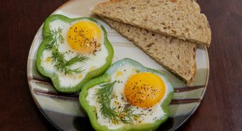 Eggs Fried with Tomato in Bell Pepper Ring