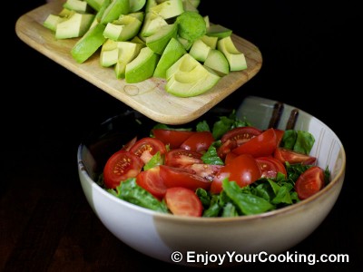 Green Salad with Tomato, Avocado and Shrimp Recipe: Step 5