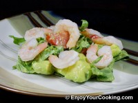 Green Salad with Tomato, Avocado and Shrimp