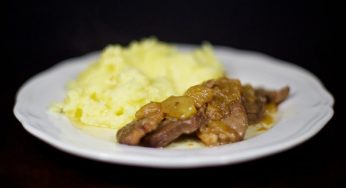 Duck Meat Stewed with Apples