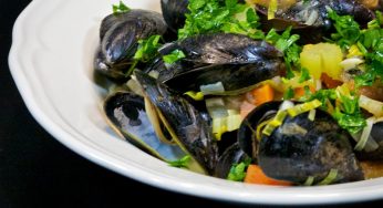 Mussels Steamed with Vegetables in White Wine