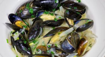 Mussels Steamed with Shallots in Wine and Butter Sauce