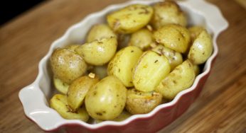 Potatoes Fried with Garlic and Caraway Seeds