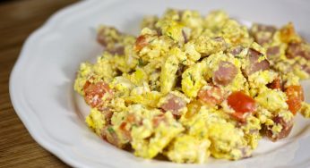 Scrambled Eggs with Ham and Tomatoes