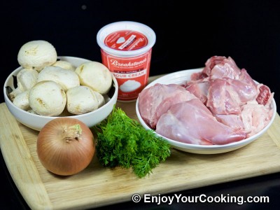 Recipe for Rabbit Stew with Mushrooms and Sour Cream: Step 1