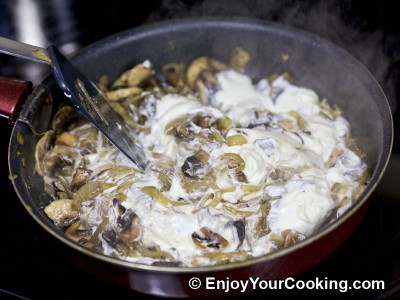 Recipe for Rabbit Stew with Mushrooms and Sour Cream: Step 9