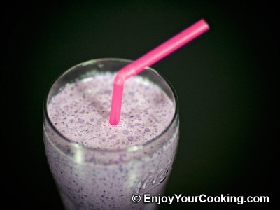 Recipe for Blueberry and Ice Cream Milkshake: Step 6