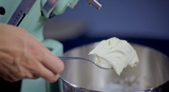 How to Make Cream Cheese Frosting